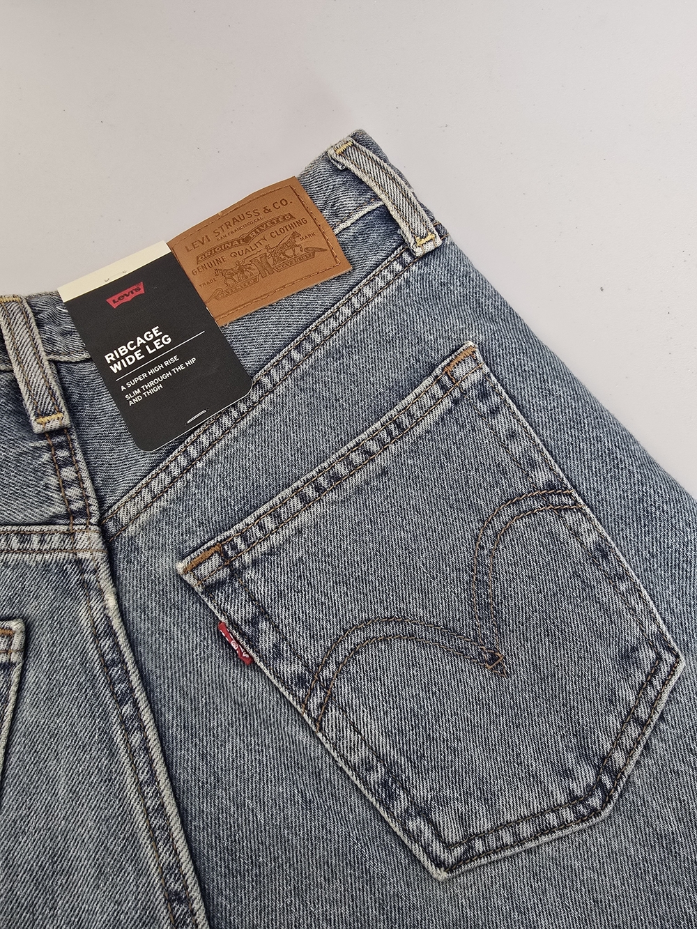 Levi's Premium Ribcage Wide Leg Jeans 26 Medium Wash NWT - Picture 6 of 8